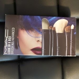 Mac brush set with cosmetic bag